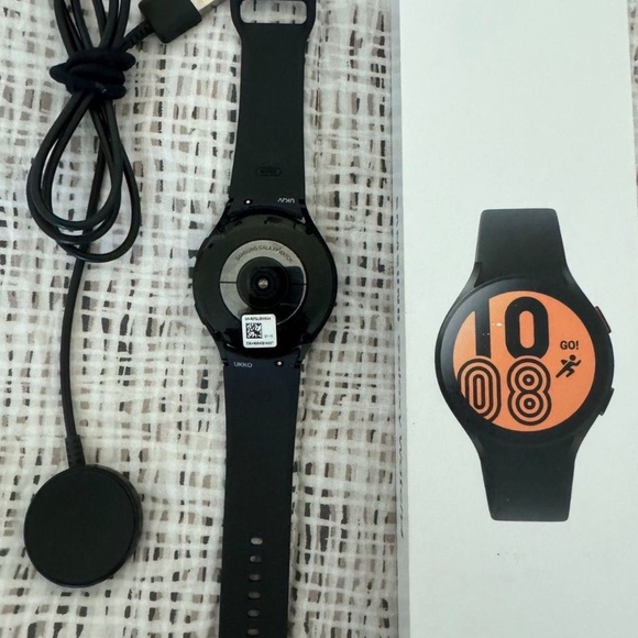 Samsung Galaxy Watch 4, 44MM - Picture 3 of 5